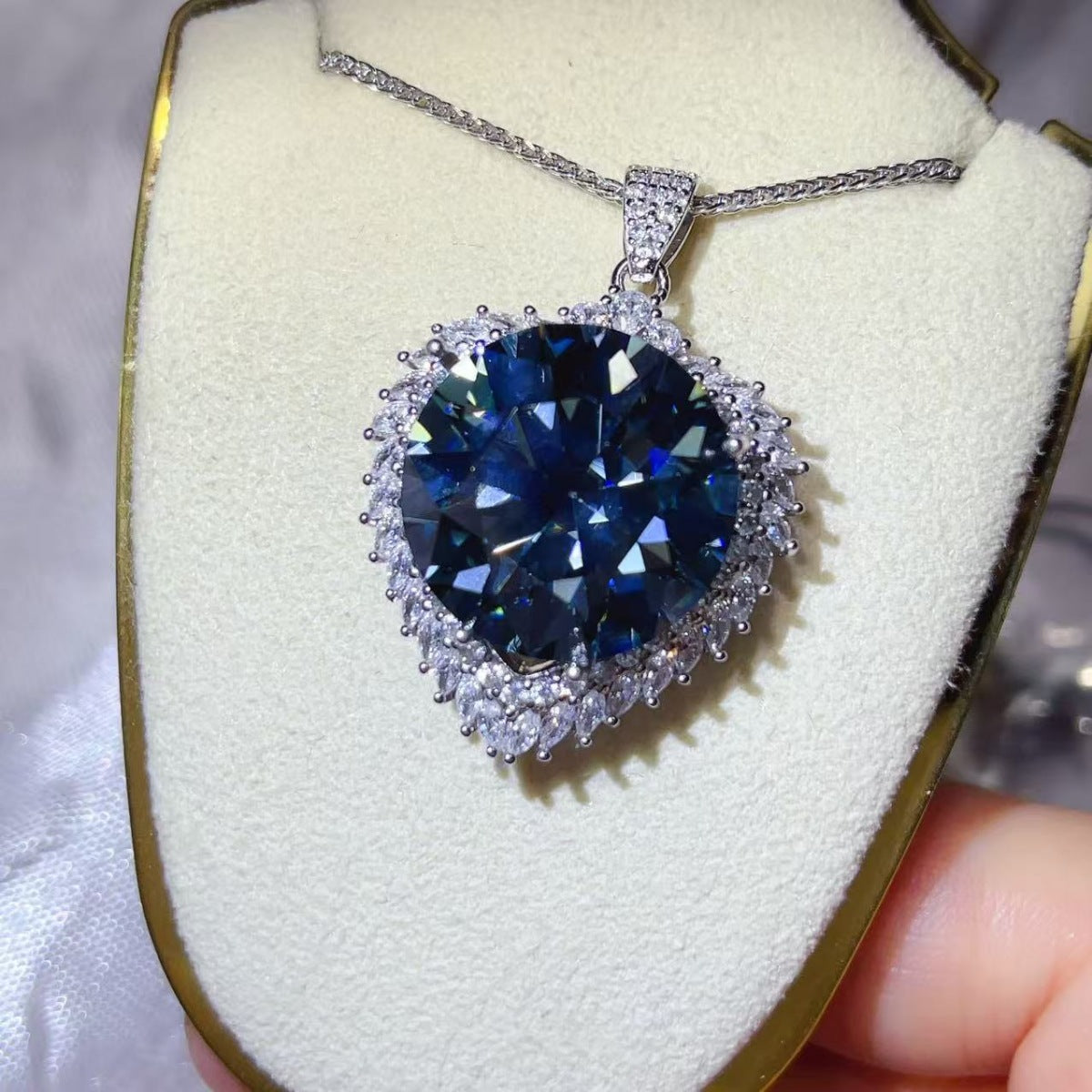 ce79b525-b692-45bd-bfc1-688263da6ba8-Max